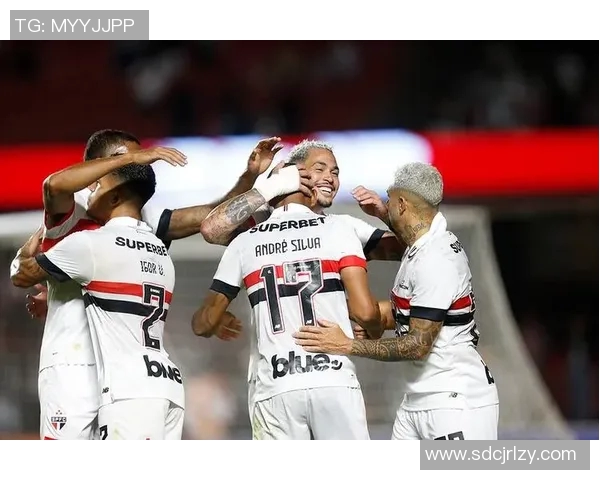 足球明星场外生活揭秘：他们的爱好家庭与社交圈子全景展示